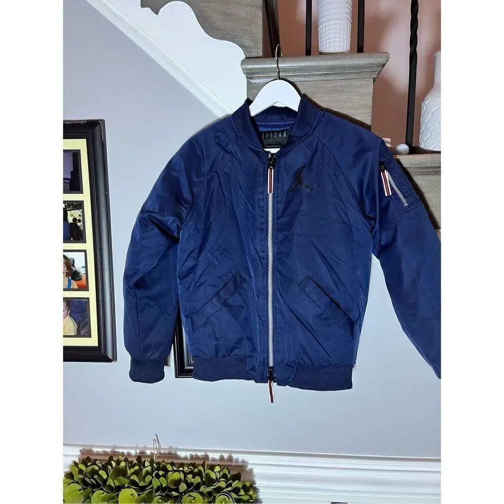 Air Jordan Navy Quilted Puffer Jacket sz M EUC
